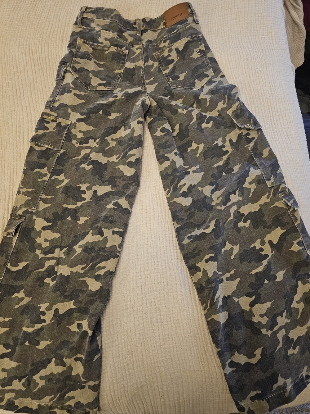 HIDDEN High Rise Super Wide Leg Camo Wide Leg Pants Waist 29 Like New